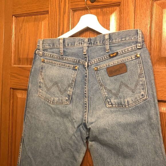 Mens gently worn Wrangler 47 MWZ, Regular fit, size 32 x 34 - Picture 3 of 5